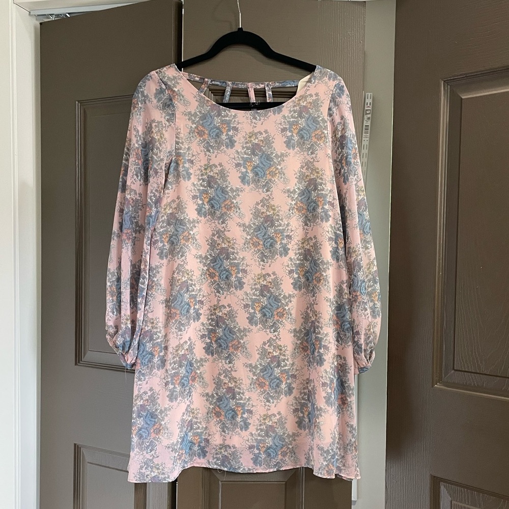Flowy 70’s Style Pale Pink Mini Dress